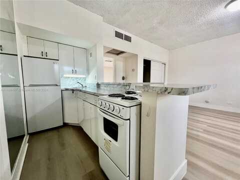 26 Diplomat Pkwy, Hallandale Beach, FL 33009