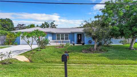 2392 SE Grand Dr, Port Saint Lucie, FL 34952