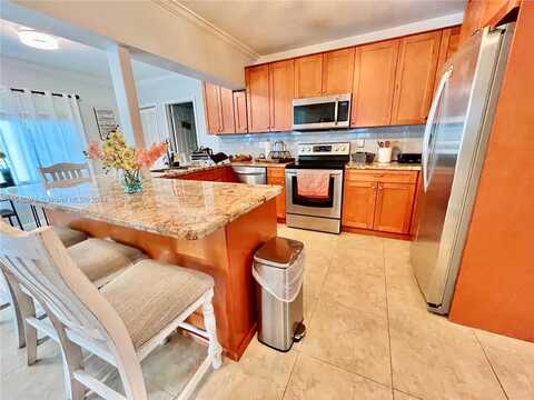 2012 NW 39th Ct, Oakland Park, FL 33309