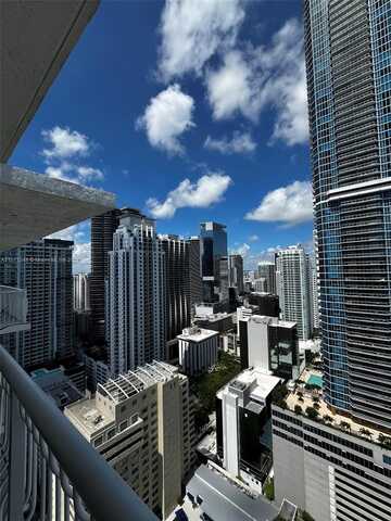 1200 Brickell Bay Dr, Miami, FL 33131