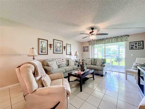 6698 N 10th Ave N, Lake Worth, FL 33467