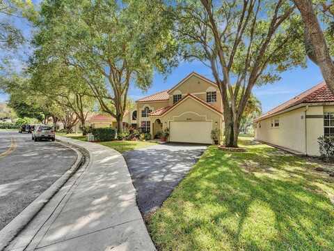 9240 Oak Grove Cir, Davie, FL 33328