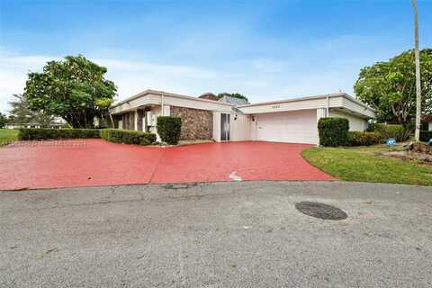 5203 Yellow Pine Ln, Tamarac, FL 33319