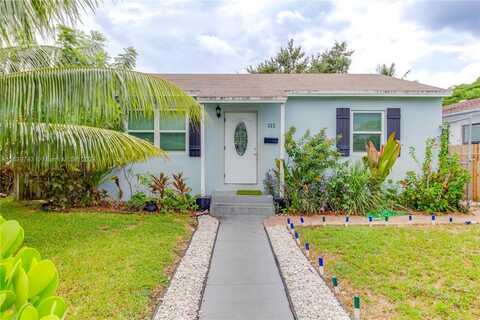 322 N C St, Lake Worth, FL 33460