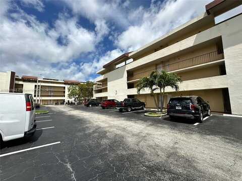 8870 Fontainebleau Blvd, Miami, FL 33172