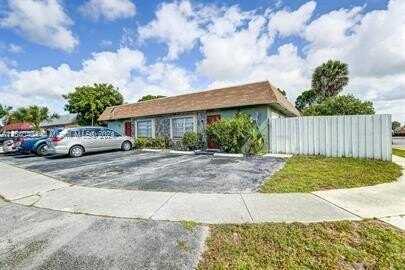 7801 SW 10th St, North Lauderdale, FL 33068