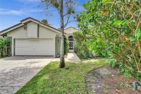 4242 NW 66th St, Coconut Creek, FL 33073