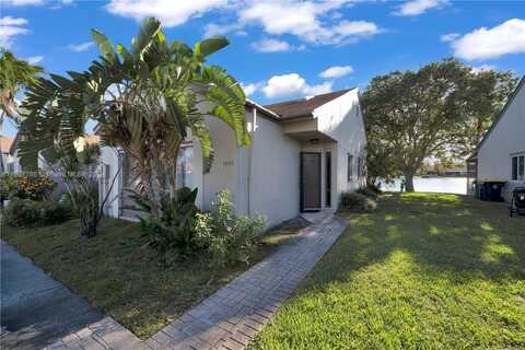 5593 Park Rd, Dania Beach, FL 33312