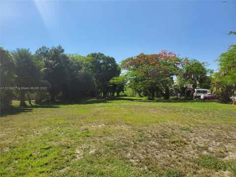 1697 E Main St, Pahokee, FL 33476