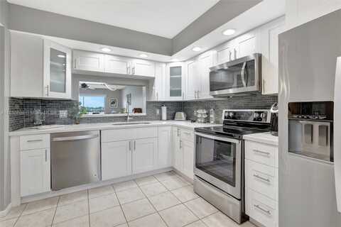 13800 SW 5th Ct, Pembroke Pines, FL 33027