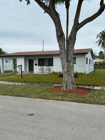 1041 NE 179th St, North Miami Beach, FL 33162