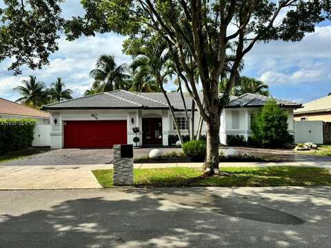 8939 NW 165th Ter, Miami Lakes, FL 33018