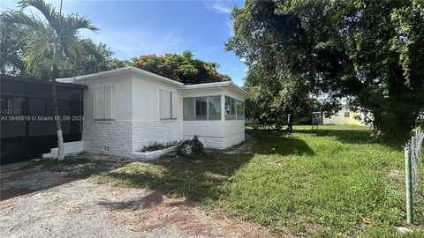 205 Seaman Ave, Opa Locka, FL 33054