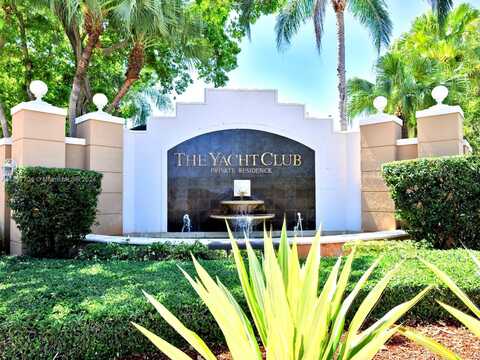 19801 E Country Club Dr, Aventura, FL 33180