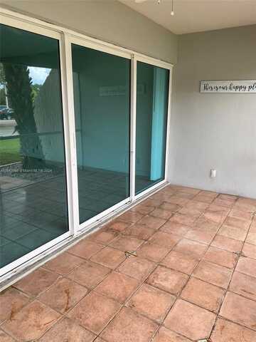 100 Lakeview Dr, Weston, FL 33326