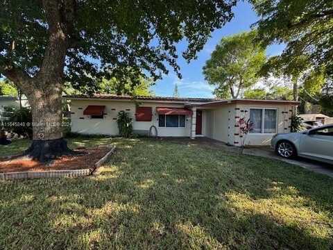 28 SE 8th St, Dania Beach, FL 33004