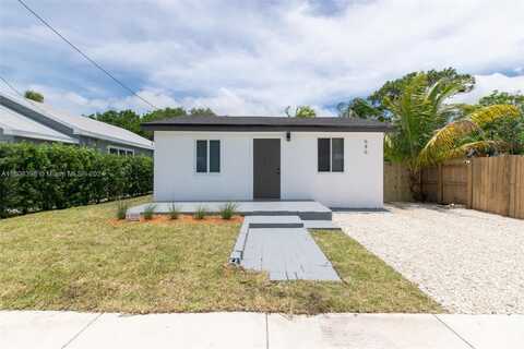 646 NE 32nd St, Oakland Park, FL 33334