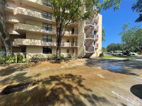 3550 Blue Lake Dr, Pompano Beach, FL 33064