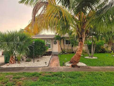 104 Granada Dr, Palm Springs, FL 33461