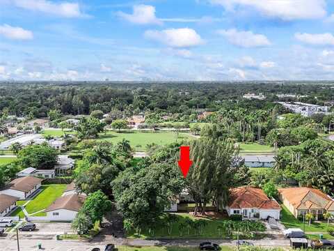 98 NW 161st St, Miami, FL 33169