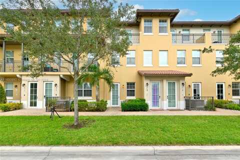 966 SW 147th Ave, Pembroke Pines, FL 33027