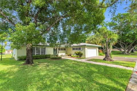 6880 White Oak Dr, Miami Lakes, FL 33014