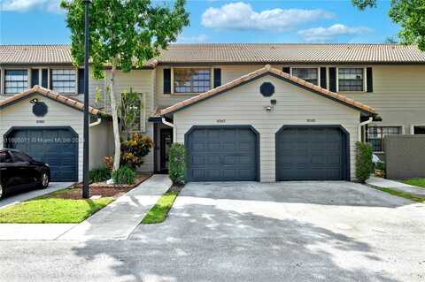 9087 Vineyard Lake Dr, Plantation, FL 33324