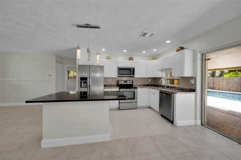 310 NW 38th St, Deerfield Beach, FL 33064