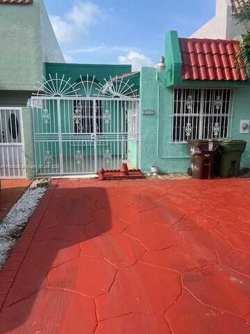 942 W 37th Ter, Hialeah, FL 33012