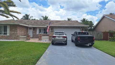 9480 NW 10th St, Plantation, FL 33322