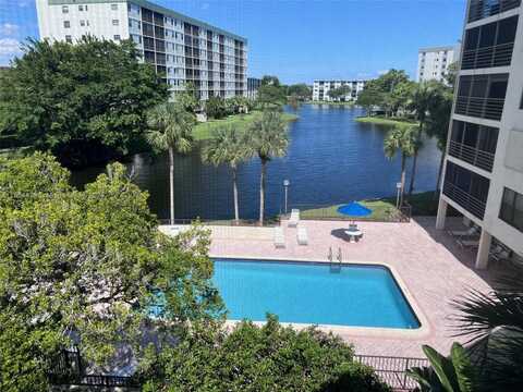 2307 S Cypress Bend Dr, Pompano Beach, FL 33069