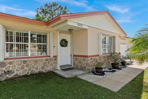 3205 Hibiscus Ave, Fort Pierce, FL 34947