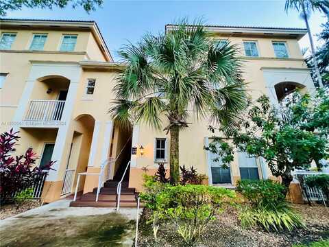 120 Jacaranda Country Club Dr, Plantation, FL 33324