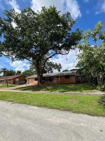 4461 NW 3rd Ct, Plantation, FL 33317