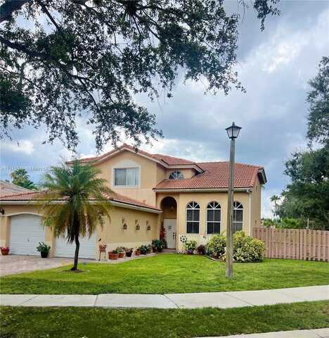 14422 N Royal Cove Cir, Davie, FL 33325