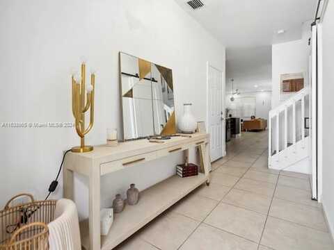 7042 NW 103rd Path, Doral, FL 33178