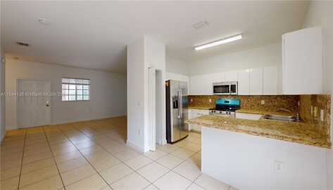 372 NE 26th Pl, Homestead, FL 33033