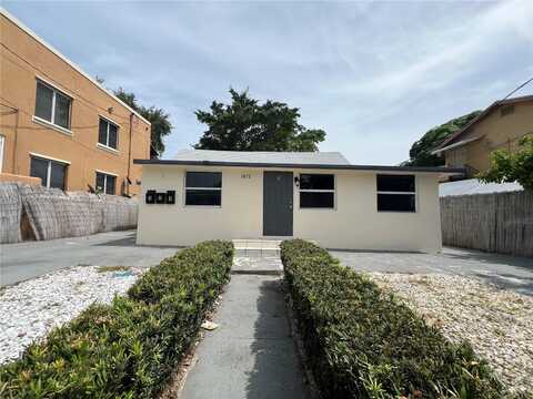 1872 NW 1st St, Miami, FL 33125