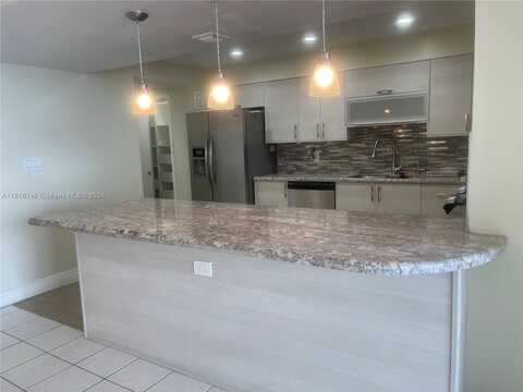 5825 Collins Ave, Miami Beach, FL 33140