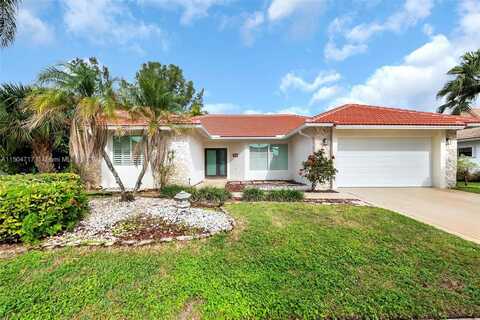 10153 Canoe Brook Cir, Boca Raton, FL 33498