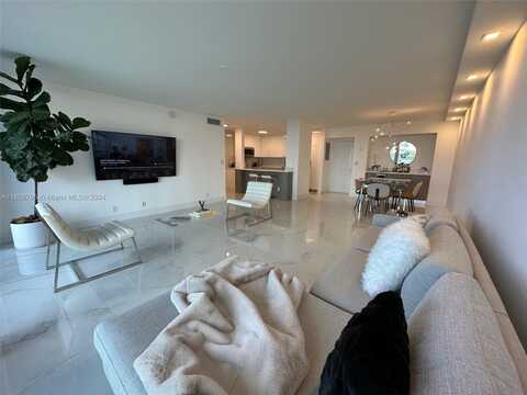 100 Bayview Dr, Sunny Isles Beach, FL 33160