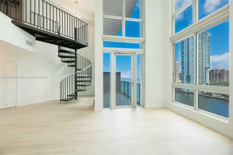 300 S Biscayne Blvd, Miami, FL 33131