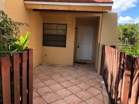 271 W Park Dr, Miami, FL 33172