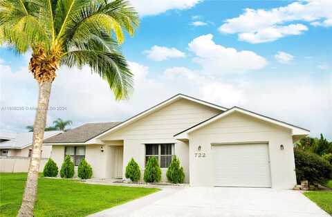 722 SE Thanksgiving Ave, Port Saint Lucie, FL 34984