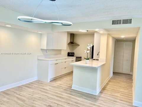 1605 Bay Rd, Miami Beach, FL 33139