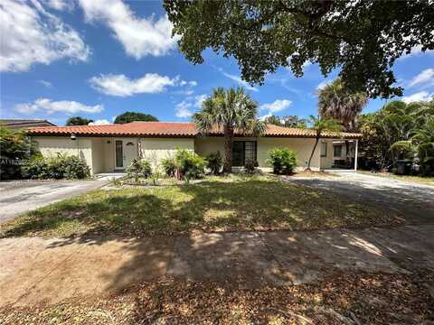 15471 Turnbull Dr, Miami Lakes, FL 33014