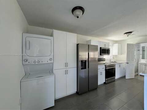 6900 NW 24th Pl, Sunrise, FL 33313