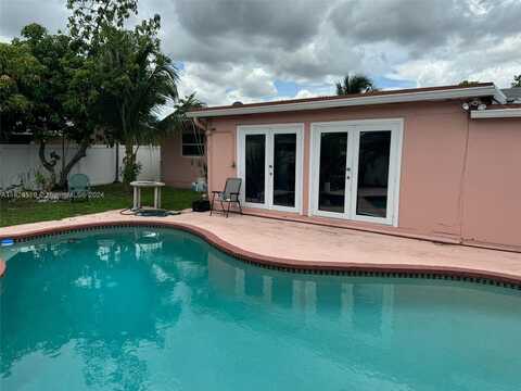 4000 NW 38th Ave, Lauderdale Lakes, FL 33309