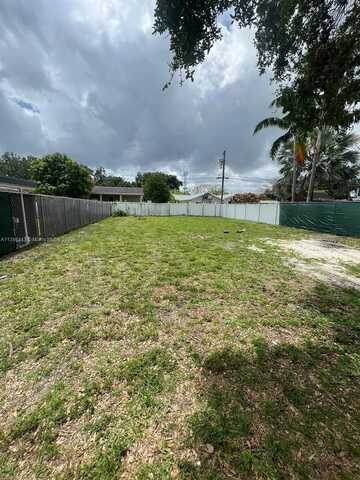 6122 Garfield St, Hollywood, FL 33024