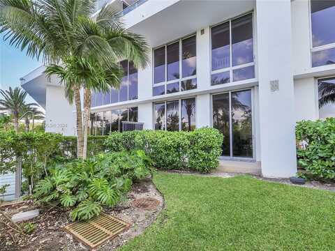 16385 Biscayne Blvd, North Miami Beach, FL 33160